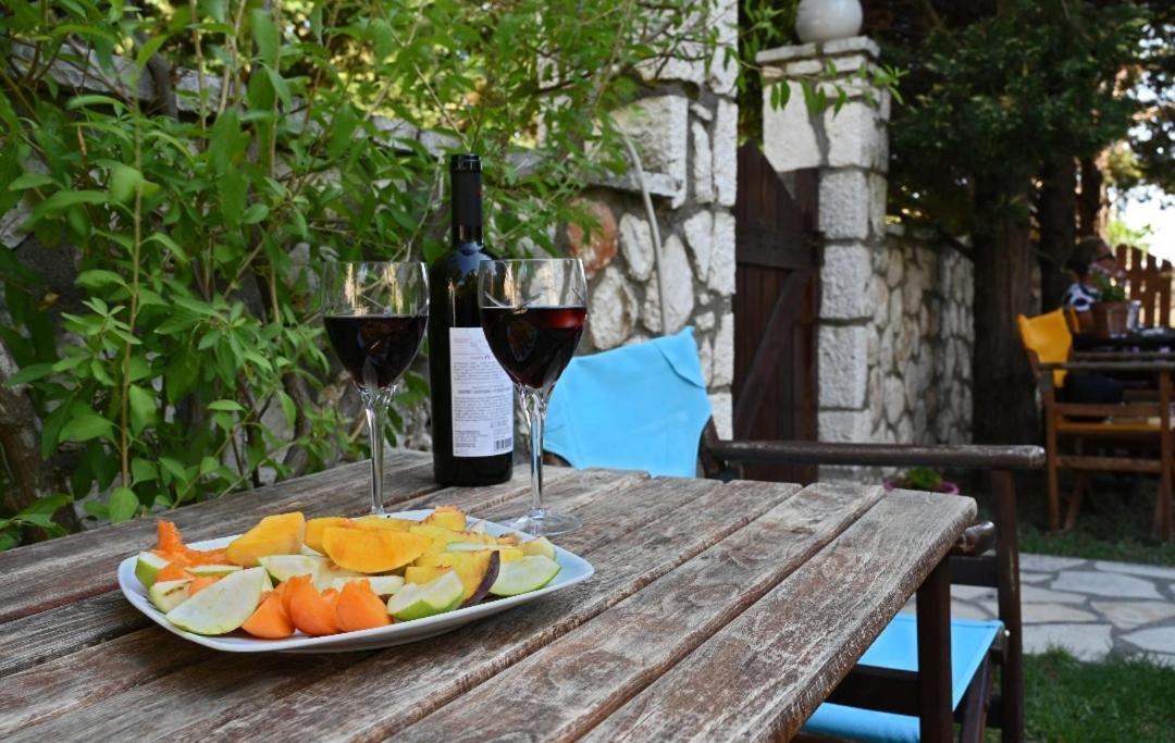 Santa Emelia Aparthotel Vasiliki  Bagian luar foto